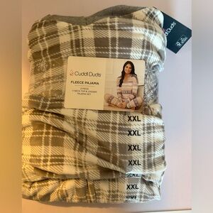 Cuddl Duds Fleece Pajama Set NWT gray and white